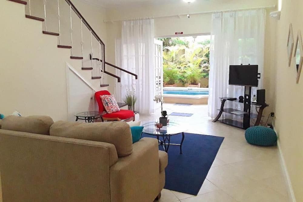 Photo of Livingroom in Fitts Village