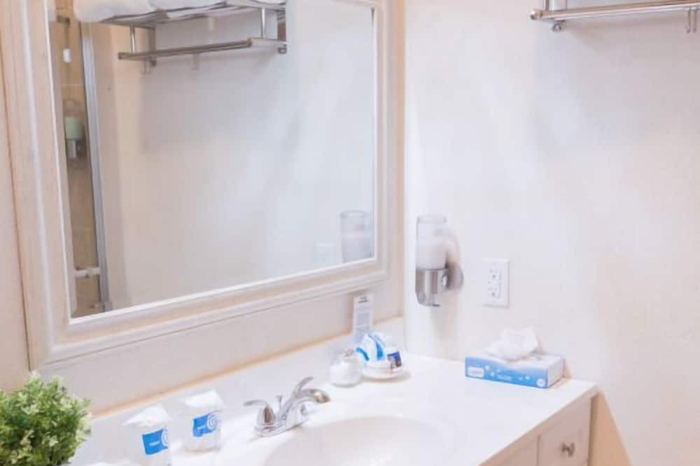 Photo of Bathroom in Maynards