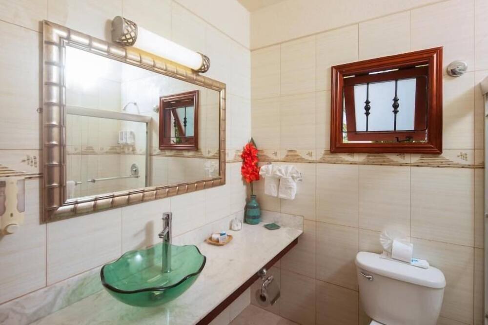Photo of Bathroom in Maynards