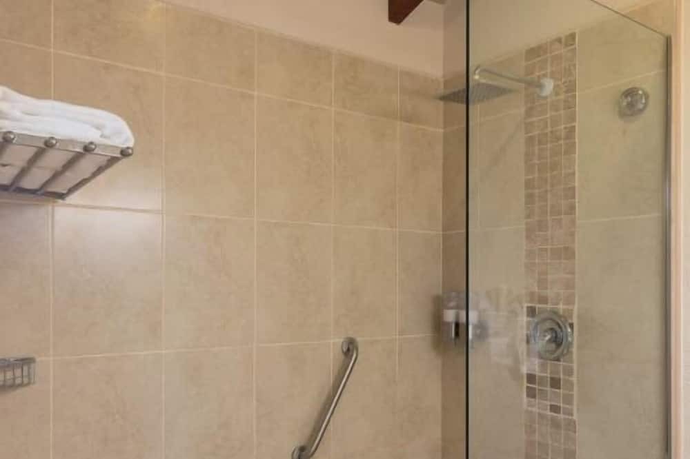 Photo of Bathroom in Maynards
