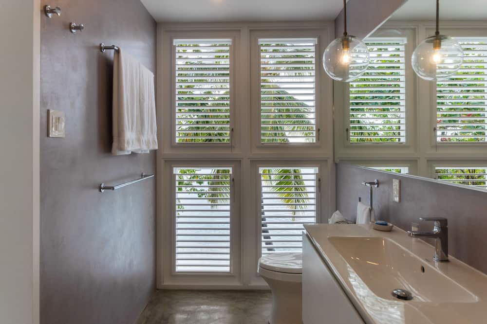 Photo of Bathroom in Clinketts