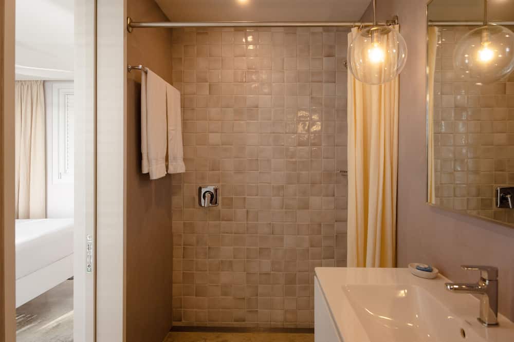 Photo of Bathroom in Clinketts
