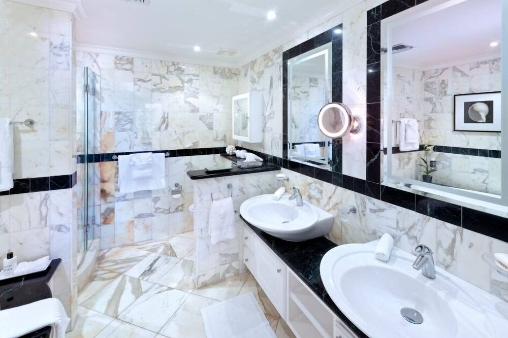 Photo of Bathroom in Schooner Bay