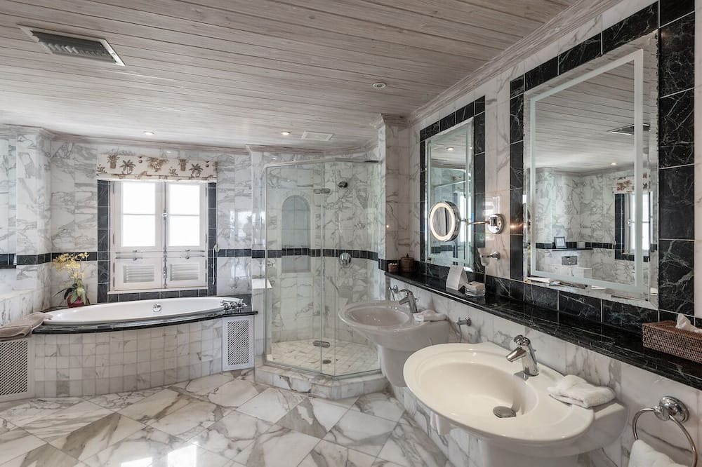 Photo of Bathroom in Schooner Bay