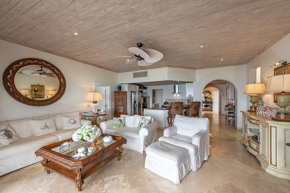 Photo of Livingroom in Schooner Bay