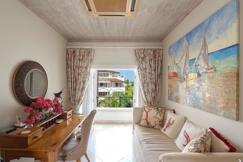 Photo of Livingroom in Schooner Bay