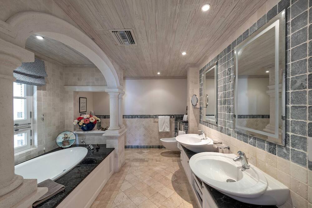 Photo of Bathroom in Schooner Bay