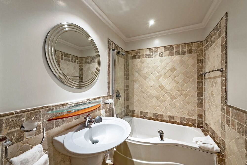 Photo of Bathroom in Schooner Bay