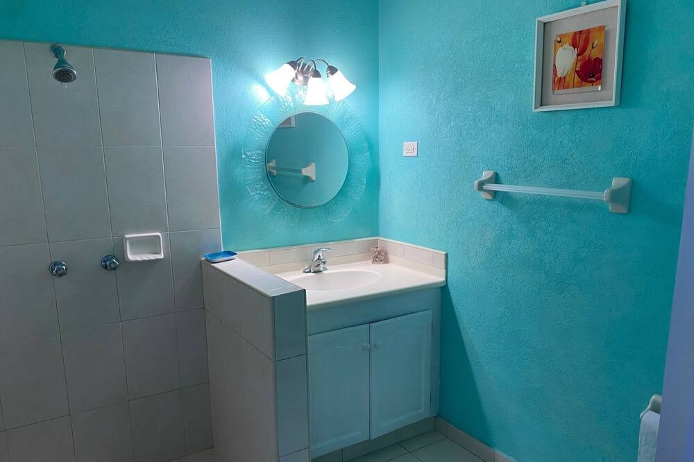 Photo of Bathroom in Porters