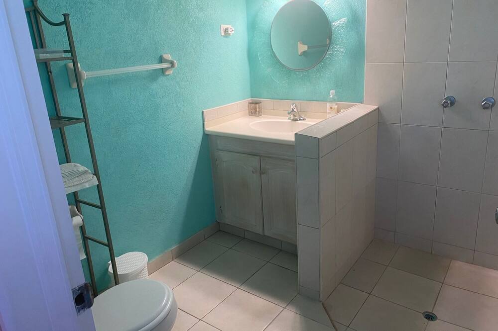 Photo of Bathroom in Porters