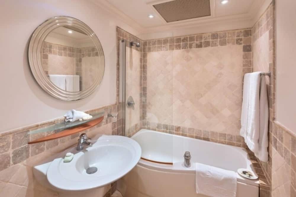 Photo of Bathroom in Schooner Bay