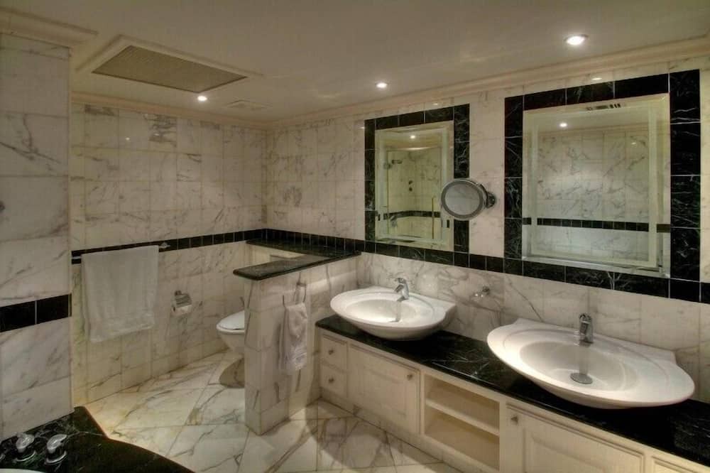 Photo of Bathroom in Schooner Bay