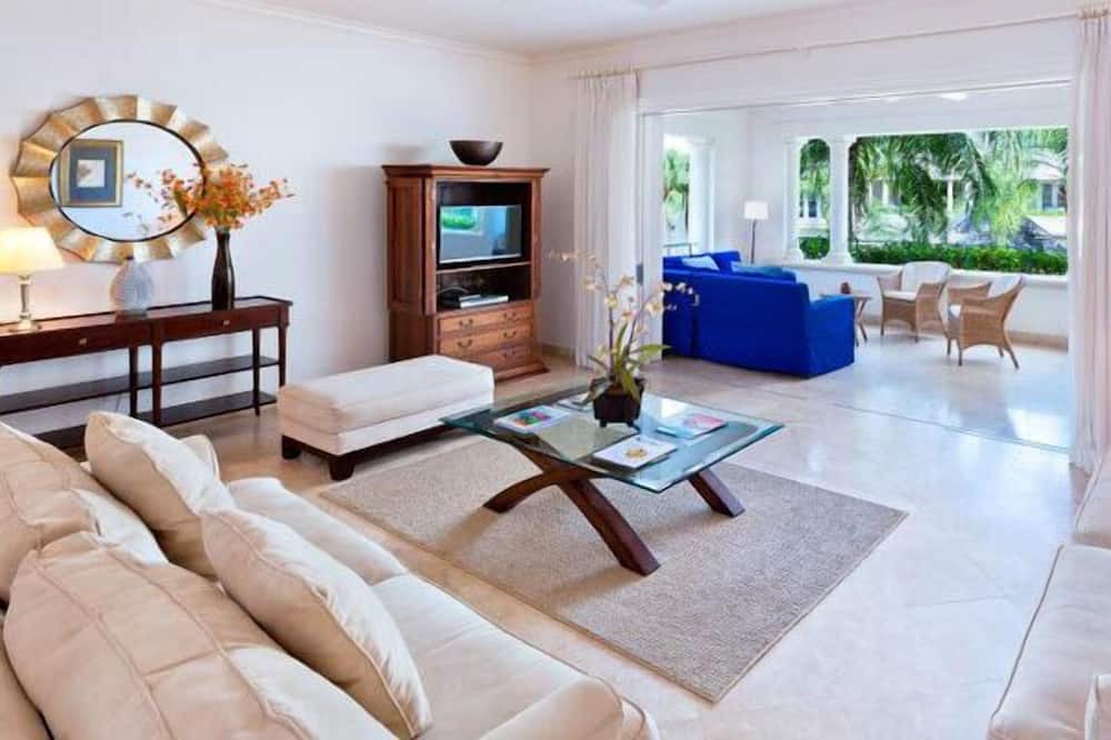 Photo of Livingroom in Schooner Bay