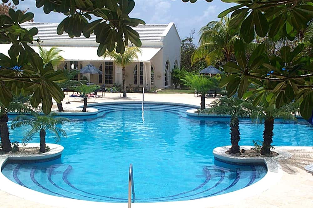 Photo of Outdoor in Weston