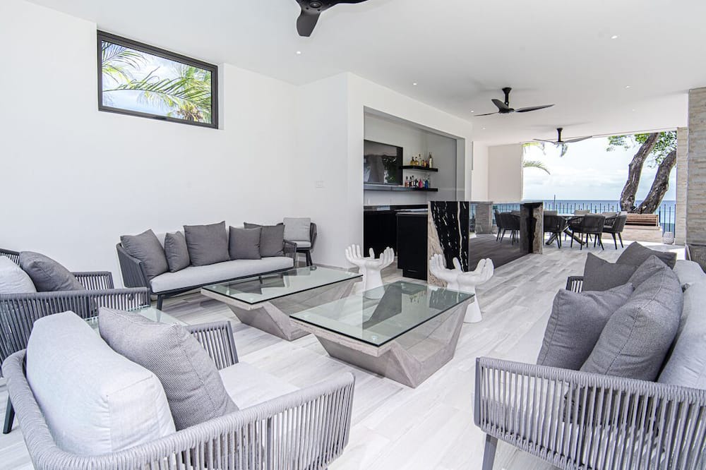 Photo of Livingroom in Weston
