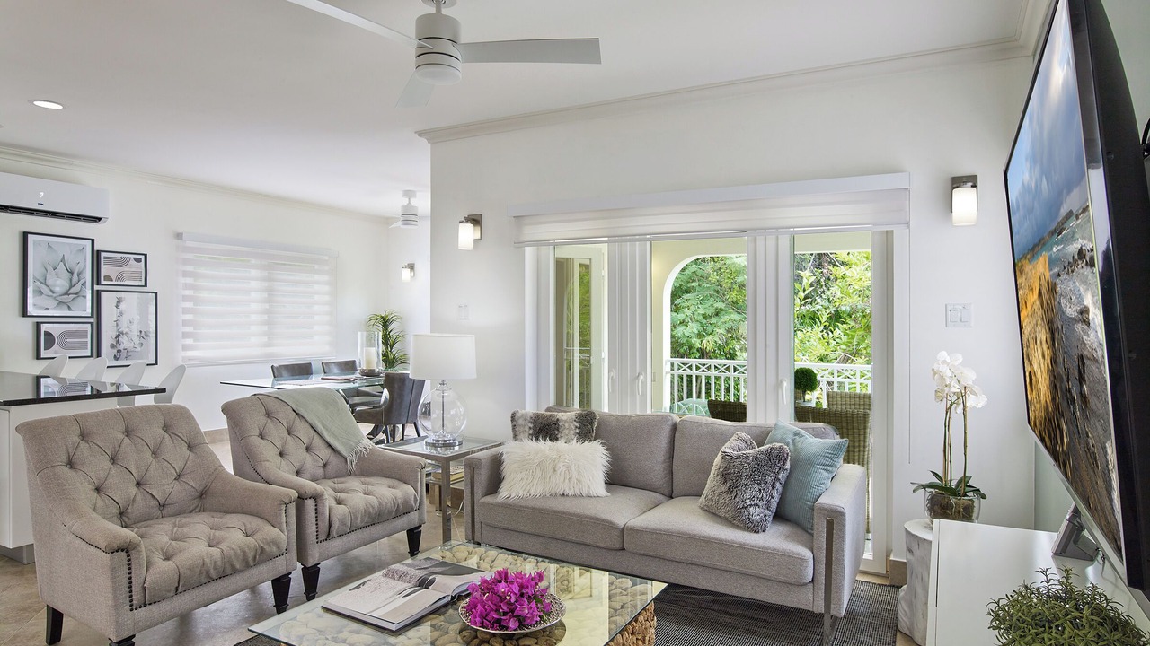 Photo of Livingroom in Gibbs Bay