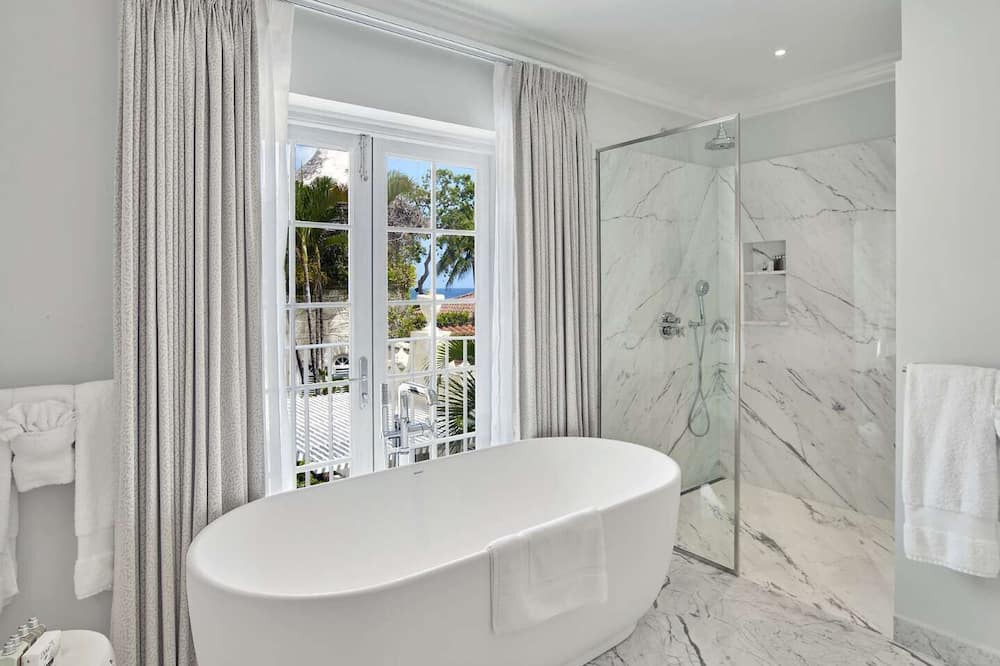 Photo of Bathroom in Porters