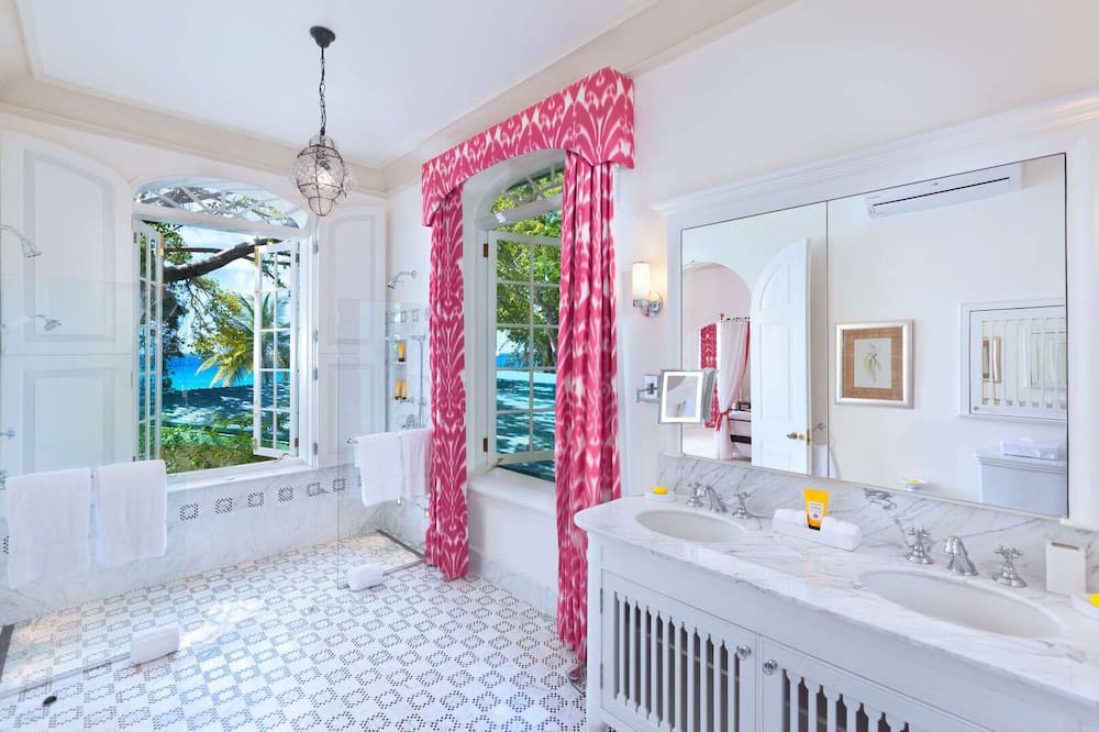Photo of Bathroom in Merlin Bay