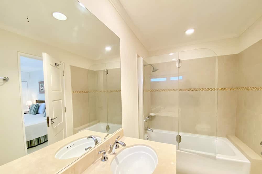 Photo of Bathroom in Saint Matthias