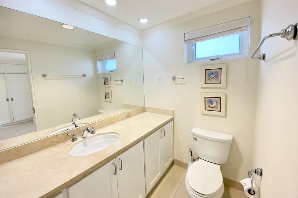 Photo of Bathroom in Saint Matthias