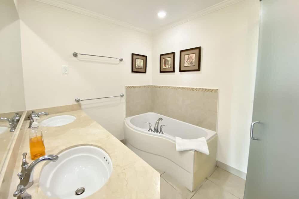 Photo of Bathroom in Saint Matthias