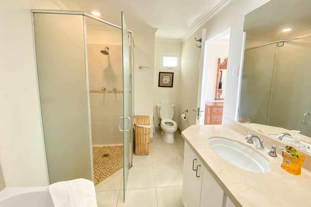 Photo of Bathroom in Saint Matthias