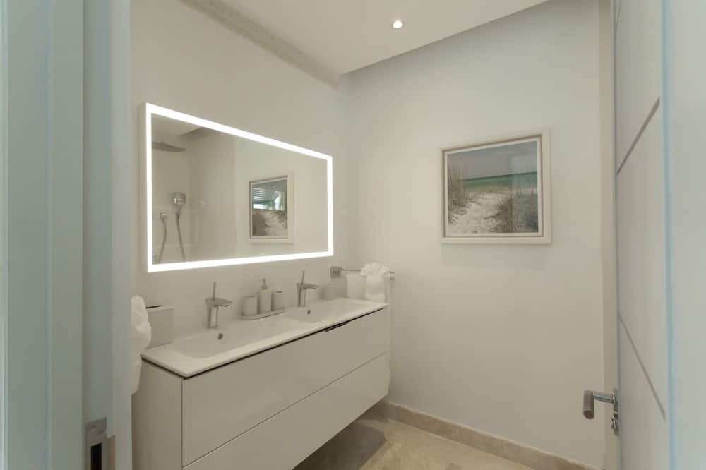 Photo of Bathroom in Prospect