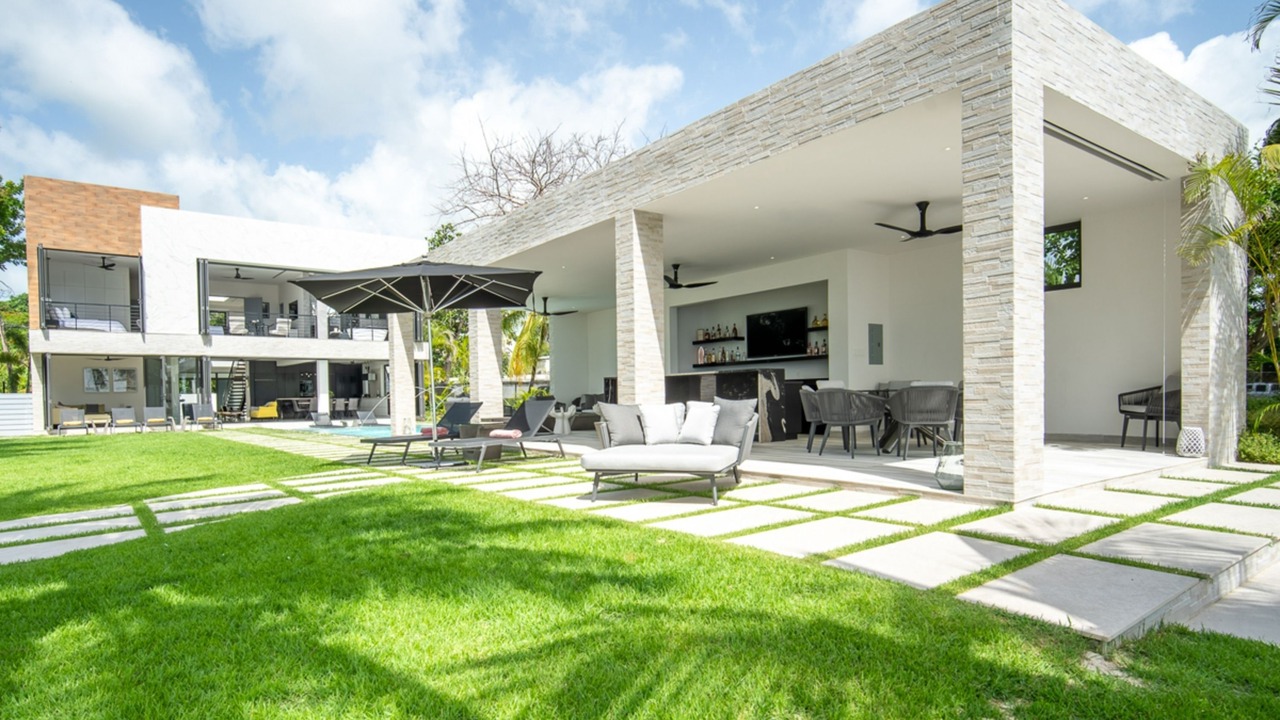 Photo of Outdoor in Weston