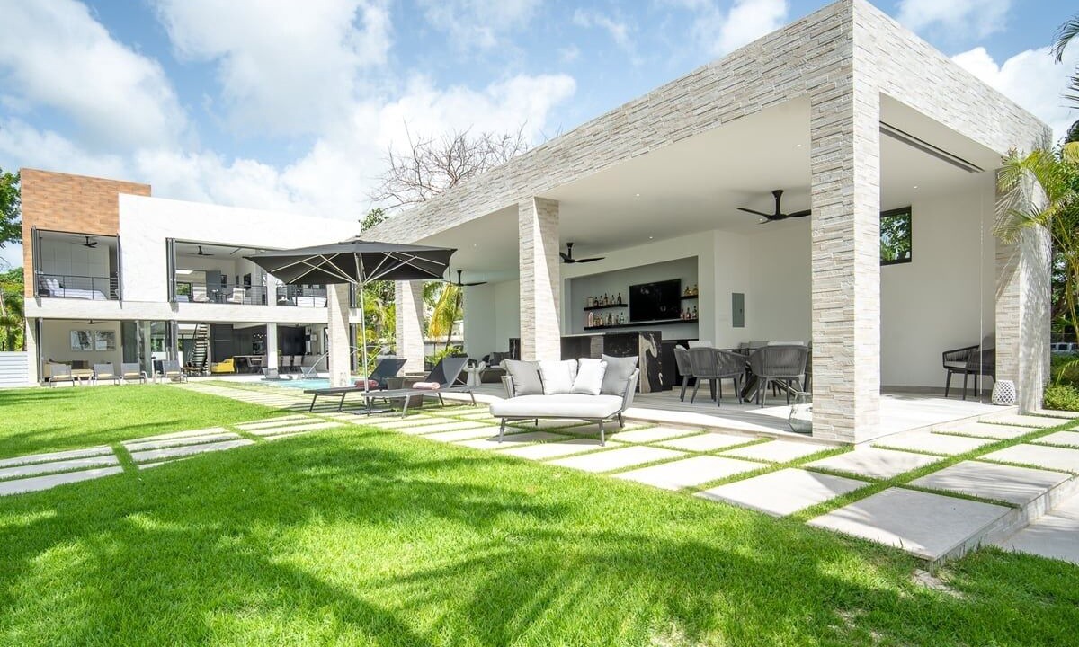 Photo of Outdoor in Weston
