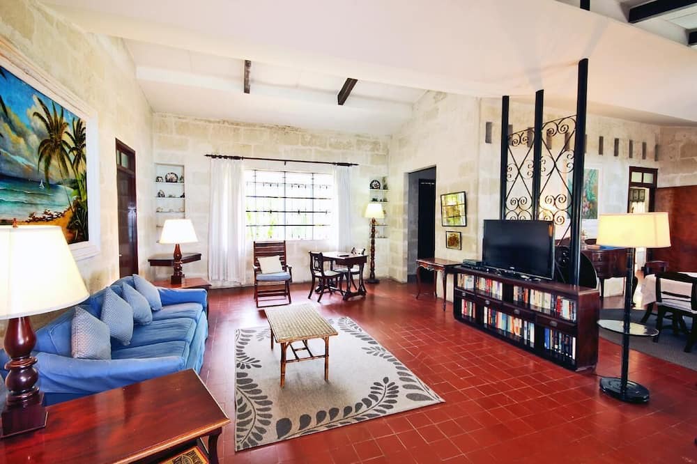 Photo of Livingroom in Gibbs Bay