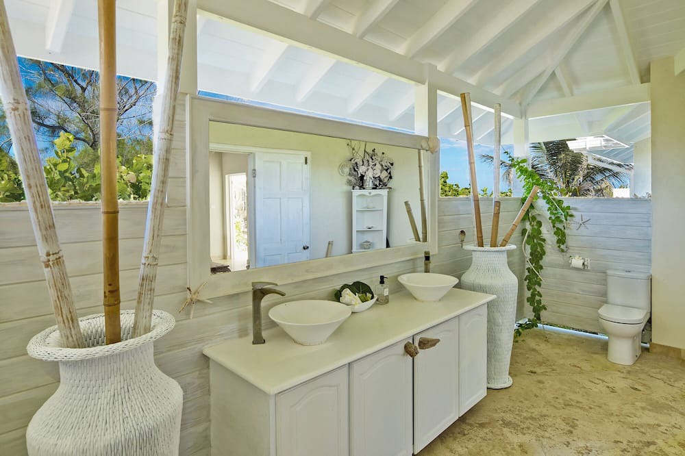 Photo of Bathroom in Long Bay
