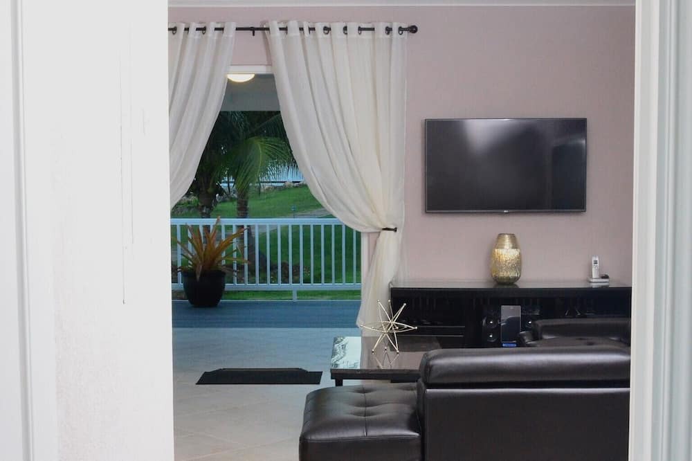 Photo of Livingroom in Speightstown