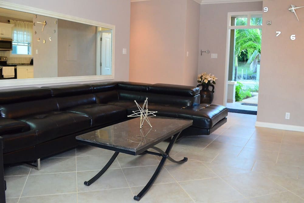Photo of Livingroom in Speightstown
