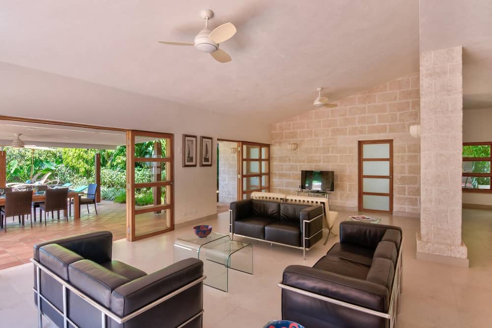 Photo of Livingroom in Folkestone