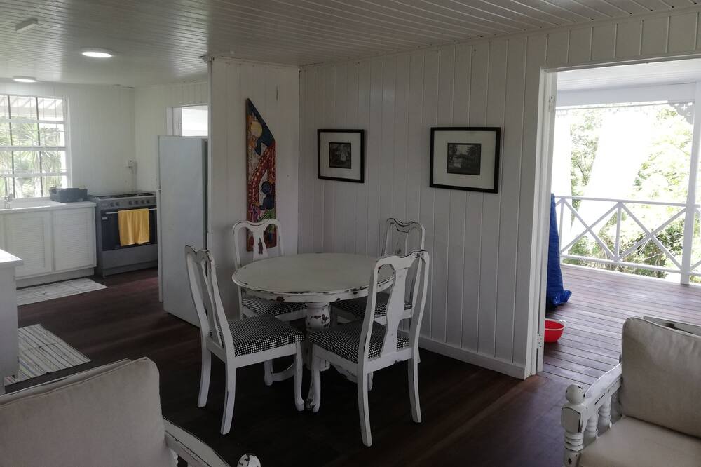 Photo of Livingroom in Weston
