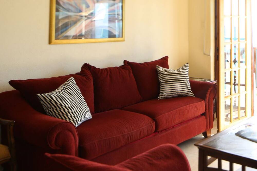 Photo of Livingroom in Clinketts
