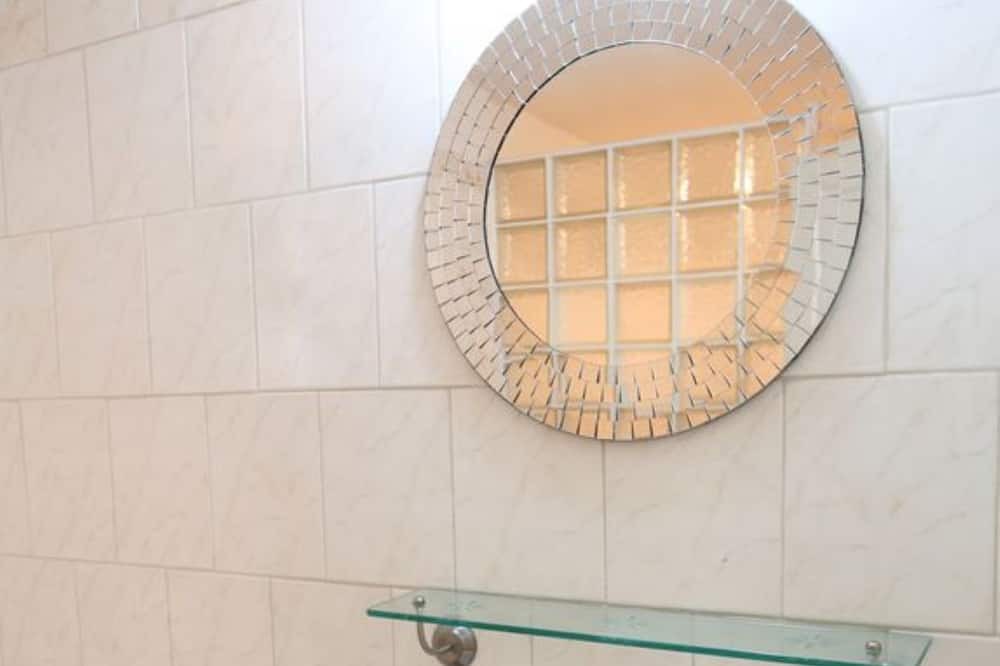 Photo of Bathroom in Clinketts
