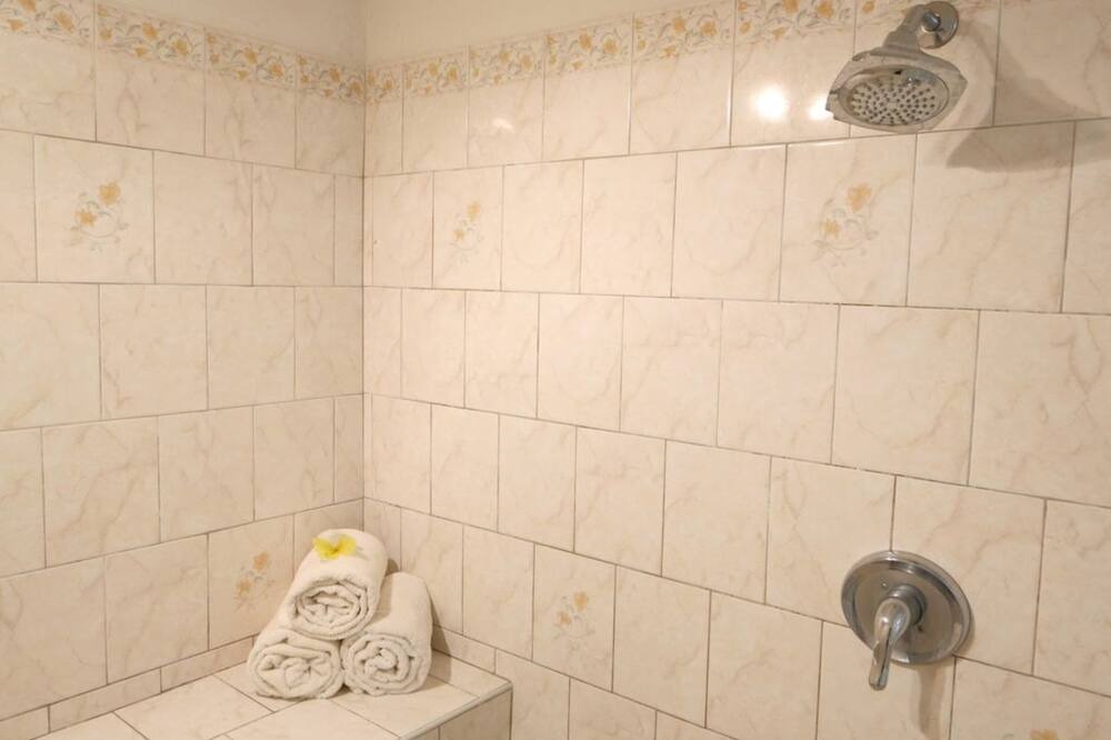 Photo of Bathroom in Clinketts