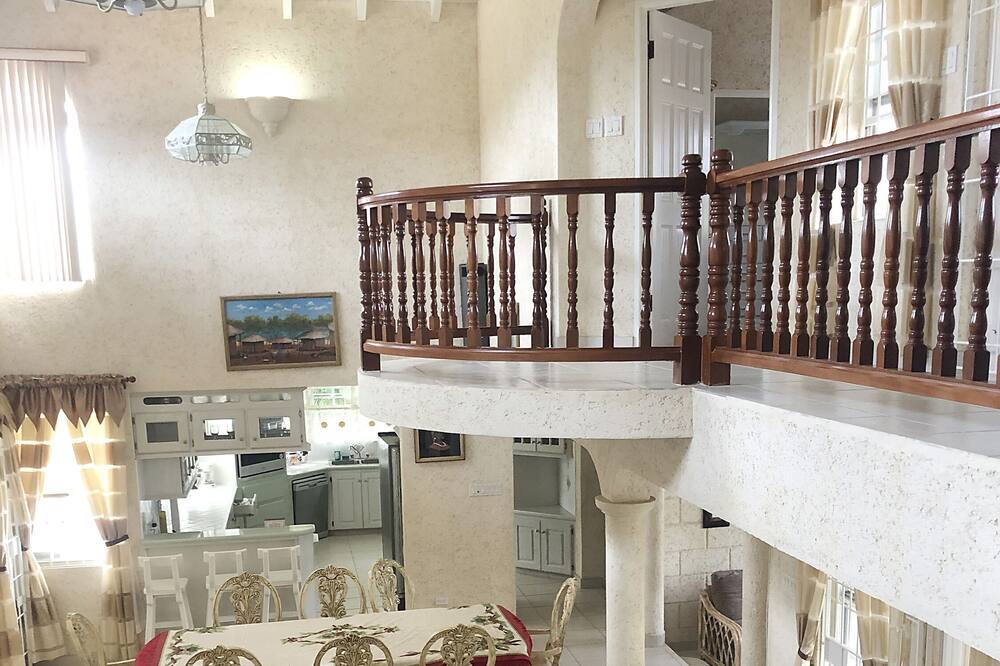 Photo of Livingroom in Paynes Bay