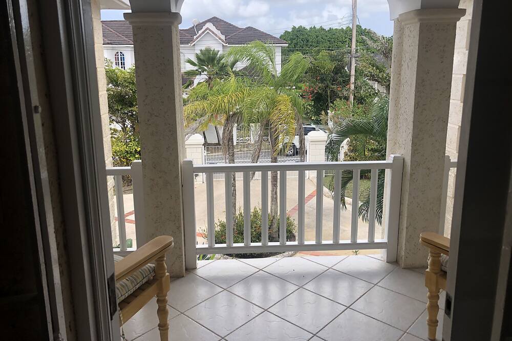 Photo of Patio Balcony in Paynes Bay