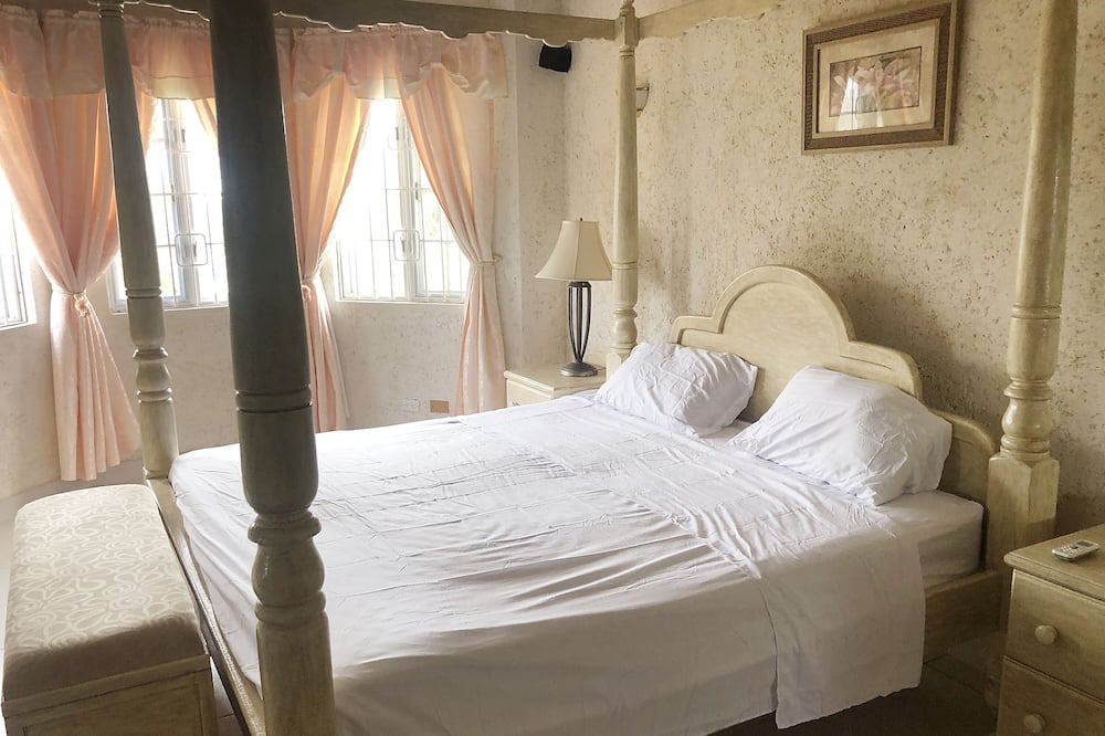Photo of Bedroom in Paynes Bay