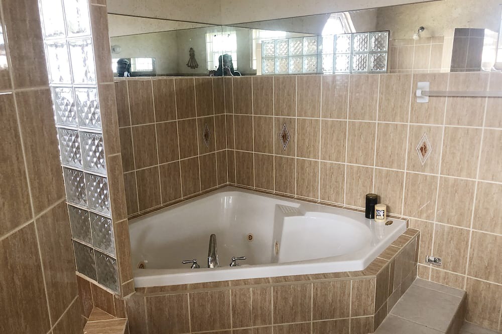Photo of Bathroom in Paynes Bay