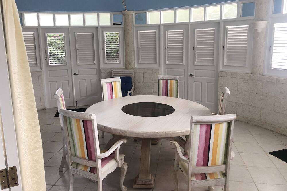 Photo of Kitchen in Paynes Bay