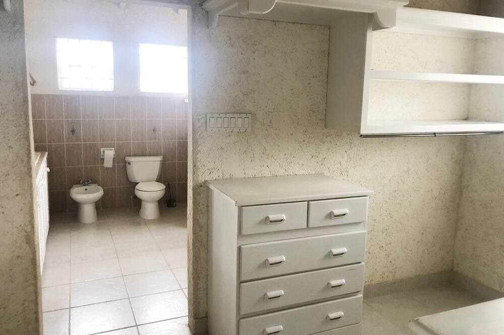 Photo of Bathroom in Paynes Bay