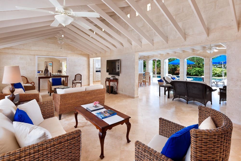 Photo of Livingroom in Gibbs Bay