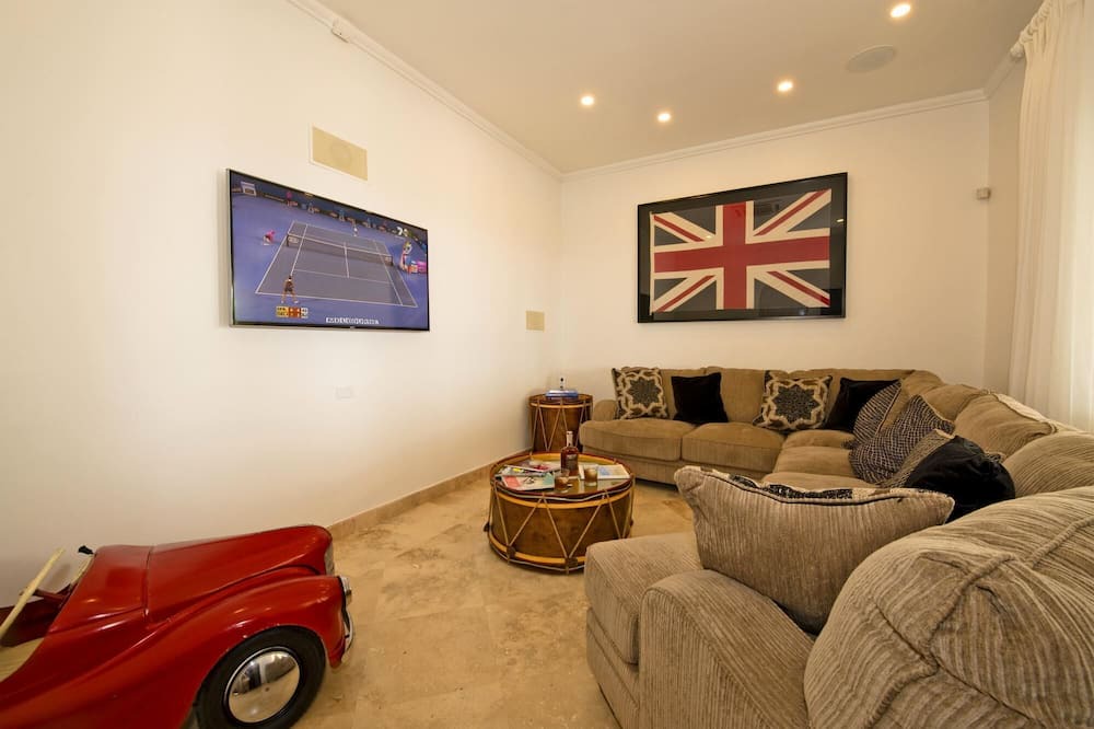 Photo of Livingroom in Lancaster