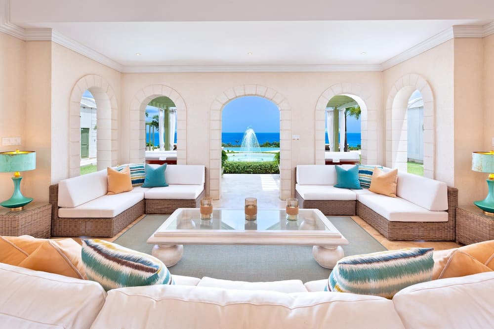Photo of Livingroom in Weston