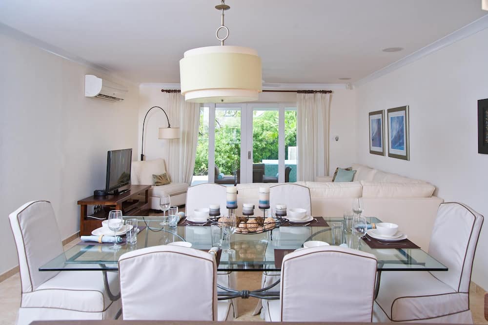 Photo of Livingroom in Enterprise