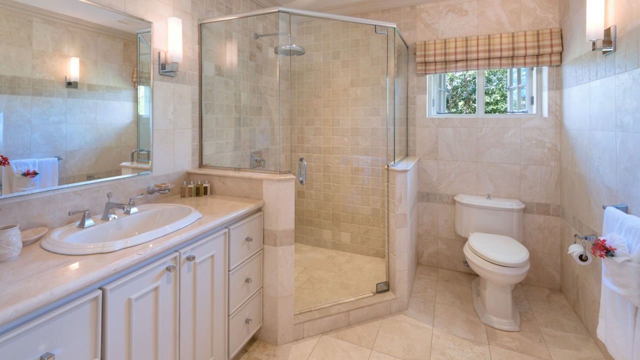 Photo of Bathroom in Porters