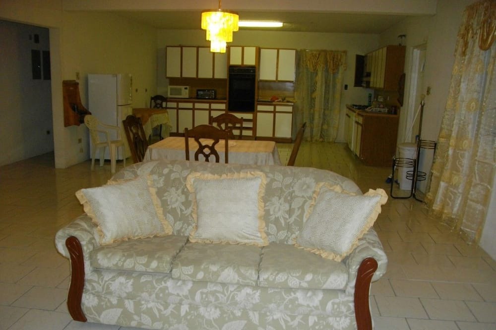 Photo of Livingroom in Bromefield